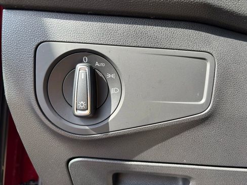 Used 2020 Volkswagen Tiguan SE w/ Panoramic Sunroof Package image 18