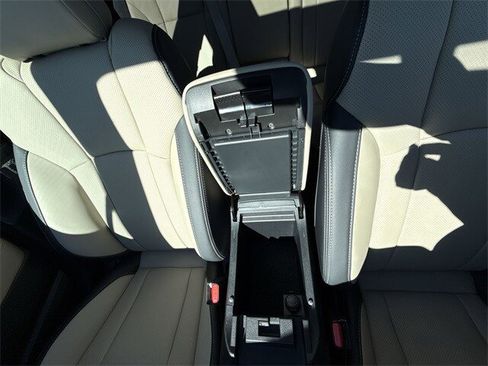 Used 2025 Subaru Outback Limited image 21