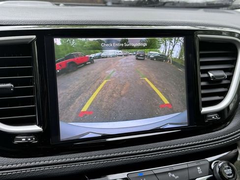 Used 2024 Chrysler Pacifica Select image 30