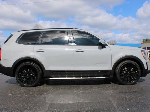 Used 2022 Kia Telluride SX w/ SX Prestige Package image 3