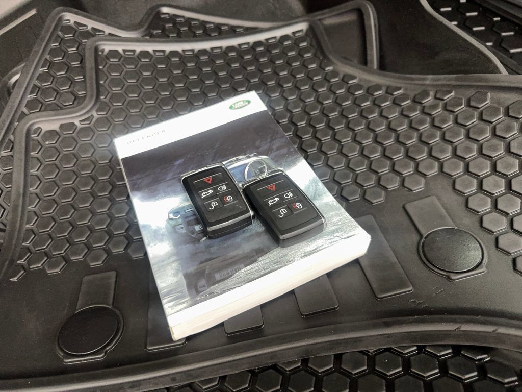 Used 2023 Land Rover Defender 110 SE AWD/4WD image 82