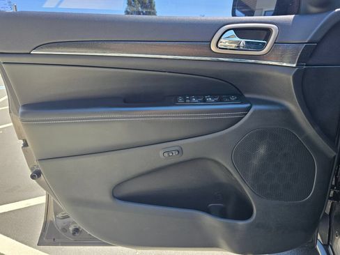 Used 2015 Jeep Grand Cherokee Limited AWD/4WD image 19
