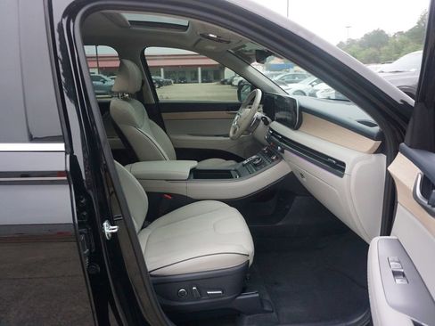 Used 2024 Hyundai Palisade Limited FWD image 19