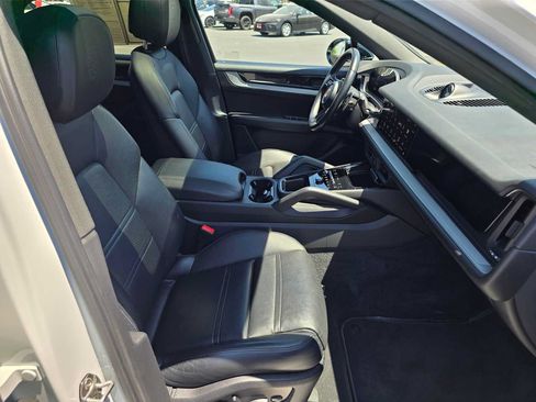 Used 2024 Porsche Cayenne S AWD/4WD image 11