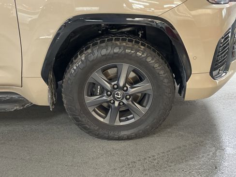 Used 2025 Lexus LX 700h Overtrail image 5