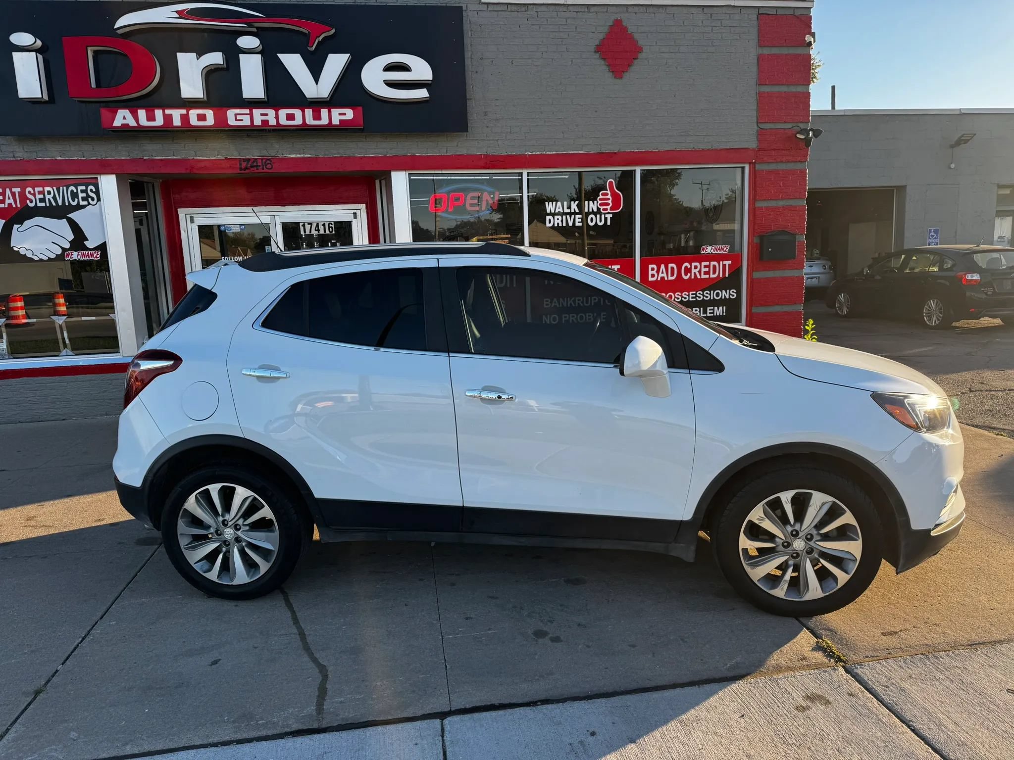 Used 2020 Buick Encore Preferred FWD image 2