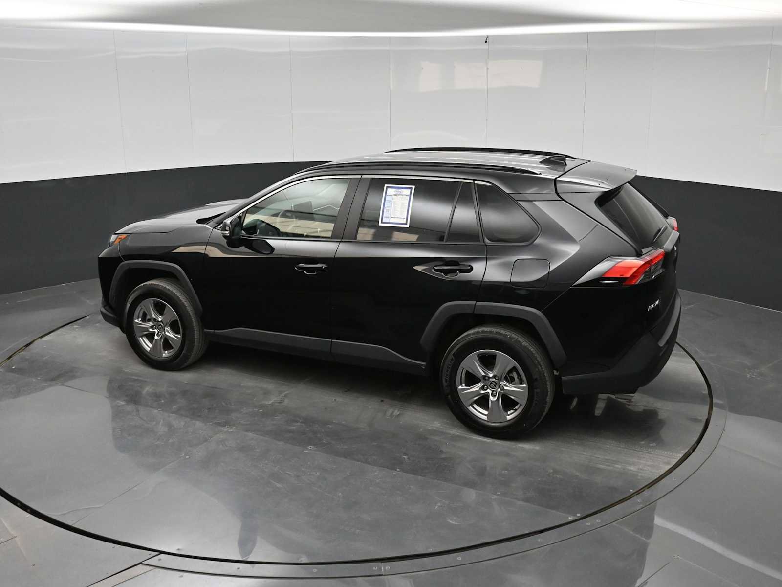 Used 2025 Toyota RAV4 XLE AWD/4WD image 28