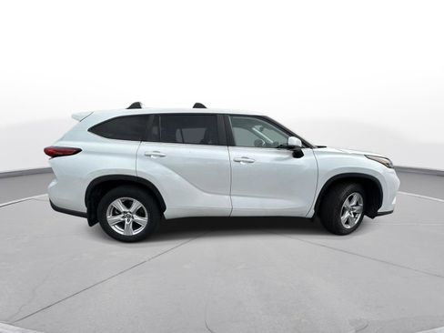Used 2023 Toyota Highlander LE image 5