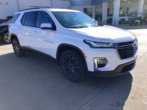 Used 2022 Chevrolet Traverse RS image 3