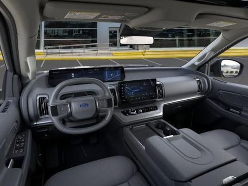 New 2025 Ford Expedition Active image 9