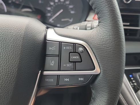 Certified 2025 Toyota Sienna XLE FWD image 25