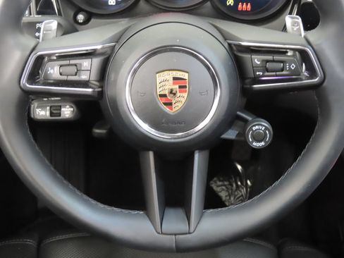 Certified 2026 Porsche Macan AWD/4WD image 18