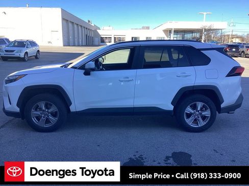 Used 2022 Toyota RAV4 XLE image 4