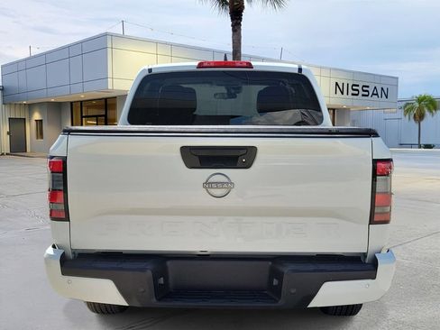 Certified 2025 Nissan Frontier SV RWD image 6