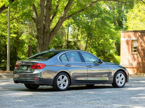 Used 2018 BMW 330i Sedan RWD image 9