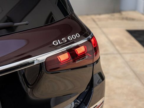 Used 2024 Mercedes-Benz Maybach GLS 600 4MATIC image 13