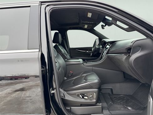 Used 2019 Cadillac Escalade ESV Platinum image 11