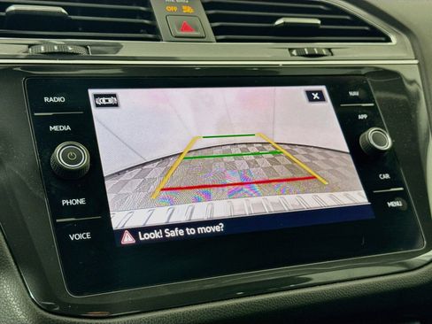 Used 2021 Volkswagen Tiguan SEL AWD/4WD image 18