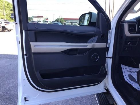Used 2024 Ford Expedition Limited RWD image 9