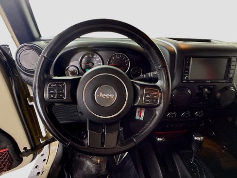 Used 2018 Jeep Wrangler Unlimited Rubicon w/ Connectivity Group image 13