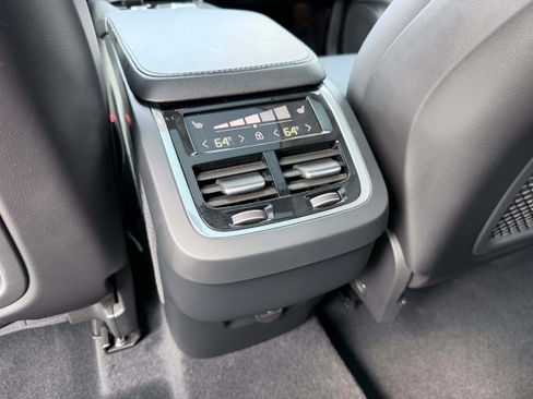 Certified 2023 Volvo XC90 B5 Core w/ Protection Package Premier AWD/4WD image 18
