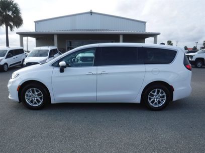 Used 2023 Chrysler Pacifica Touring-L