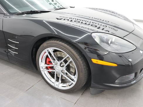 Used 2005 Chevrolet Corvette Coupe w/ Preferred Equipment Group RWD image 18