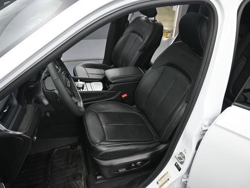 Used 2023 Jeep Grand Cherokee Overland image 11