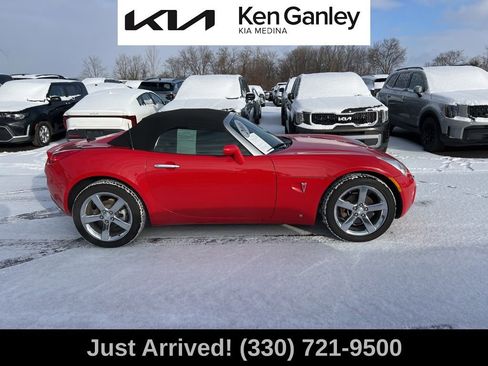 Used 2008 Pontiac Solstice Convertible w/ Preferred Package image 4