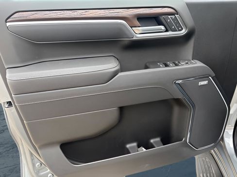 New 2026 GMC Sierra 1500 SLT image 12