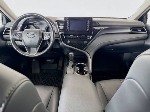 Used 2024 Toyota Camry SE FWD image 3