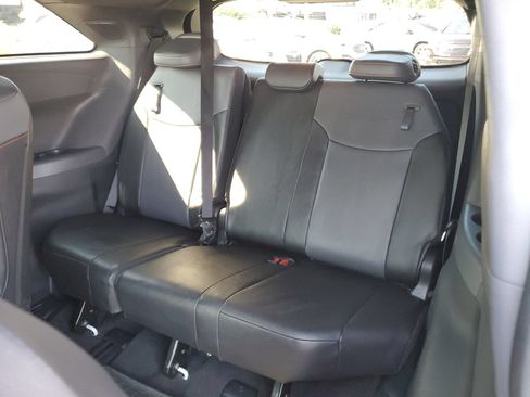 Used 2024 Toyota Sienna XSE w/ XSE Plus Package FWD image 11