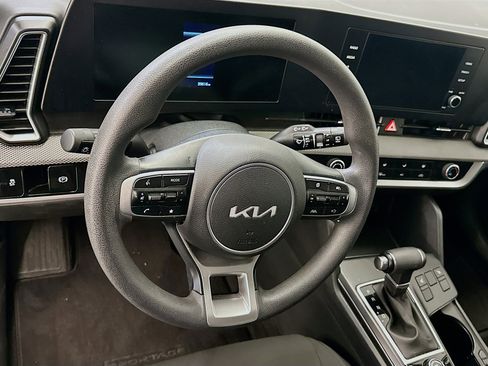 Used 2025 Kia Sportage LX image 18