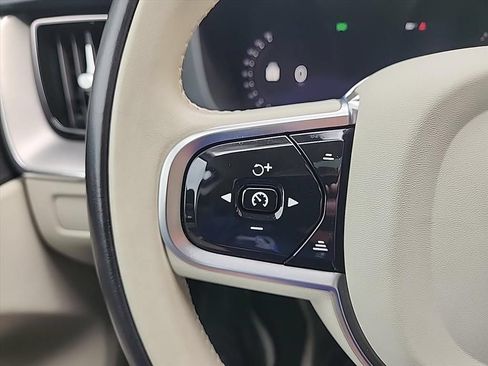 Certified 2024 Volvo XC60 B5 Core AWD/4WD image 13