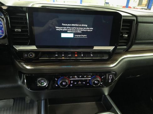 Used 2023 Chevrolet Silverado 1500 LT AWD/4WD image 18