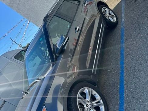 Used 2015 Ford Explorer Limited image 2