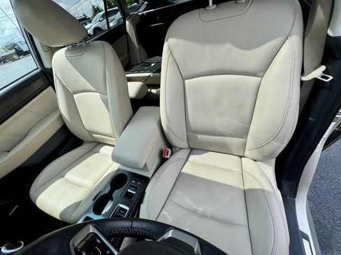 Used 2018 Subaru Outback 2.5i Limited AWD/4WD image 12