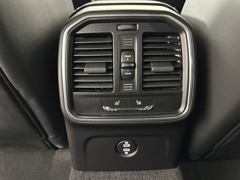 Certified 2025 Porsche Macan w/ Premium Package Plus AWD/4WD image 41
