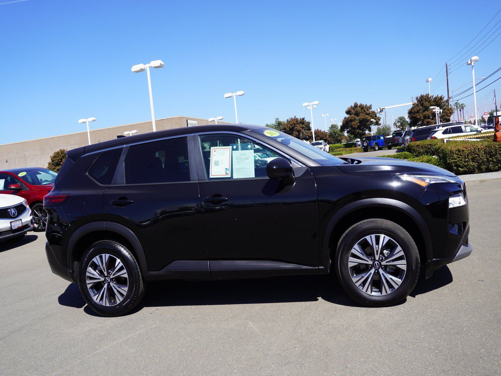 Used 2023 Nissan Rogue SV FWD image 4