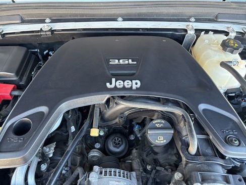 Used 2021 Jeep Gladiator Sport image 38