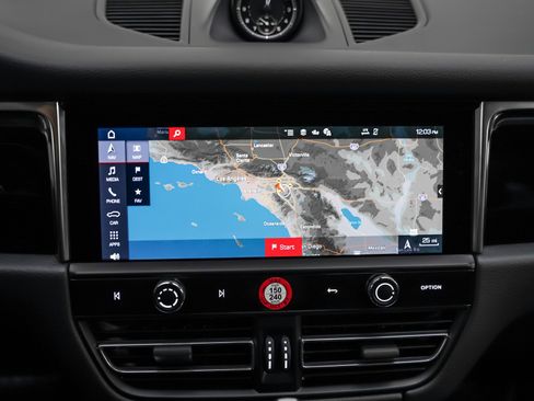 Used 2025 Porsche Macan image 22