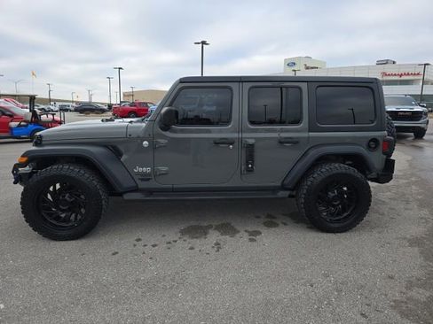 Used 2019 Jeep Wrangler Unlimited Sport S image 2