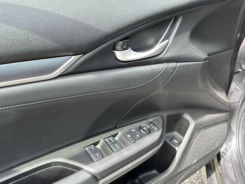 Used 2018 Honda Civic Touring image 23