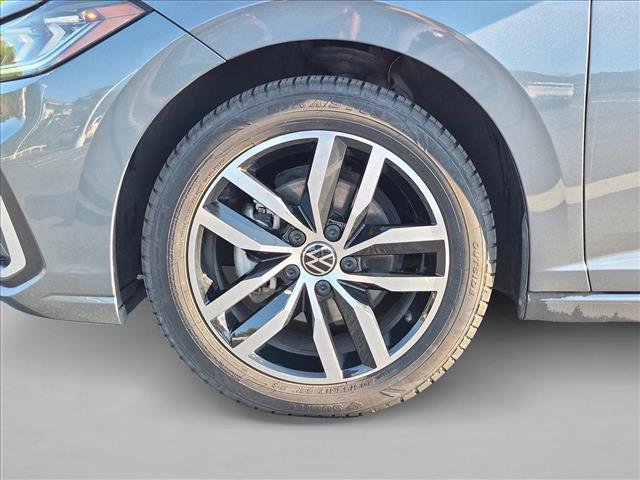 Used 2025 Volkswagen Jetta SE FWD image 22