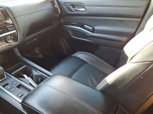 Used 2022 Nissan Pathfinder SL image 12