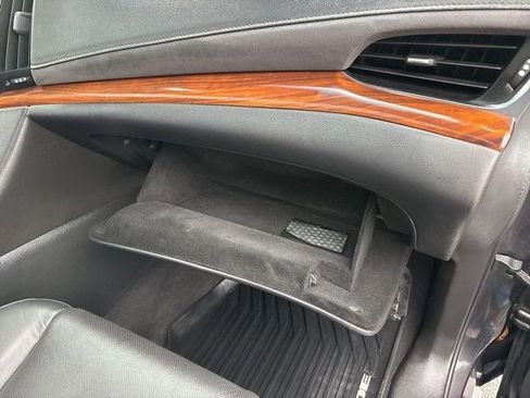 Used 2017 Cadillac Escalade Luxury image 44