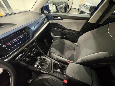 Used 2024 Volkswagen Taos SE w/ Panoramic Sunroof Package FWD image 28