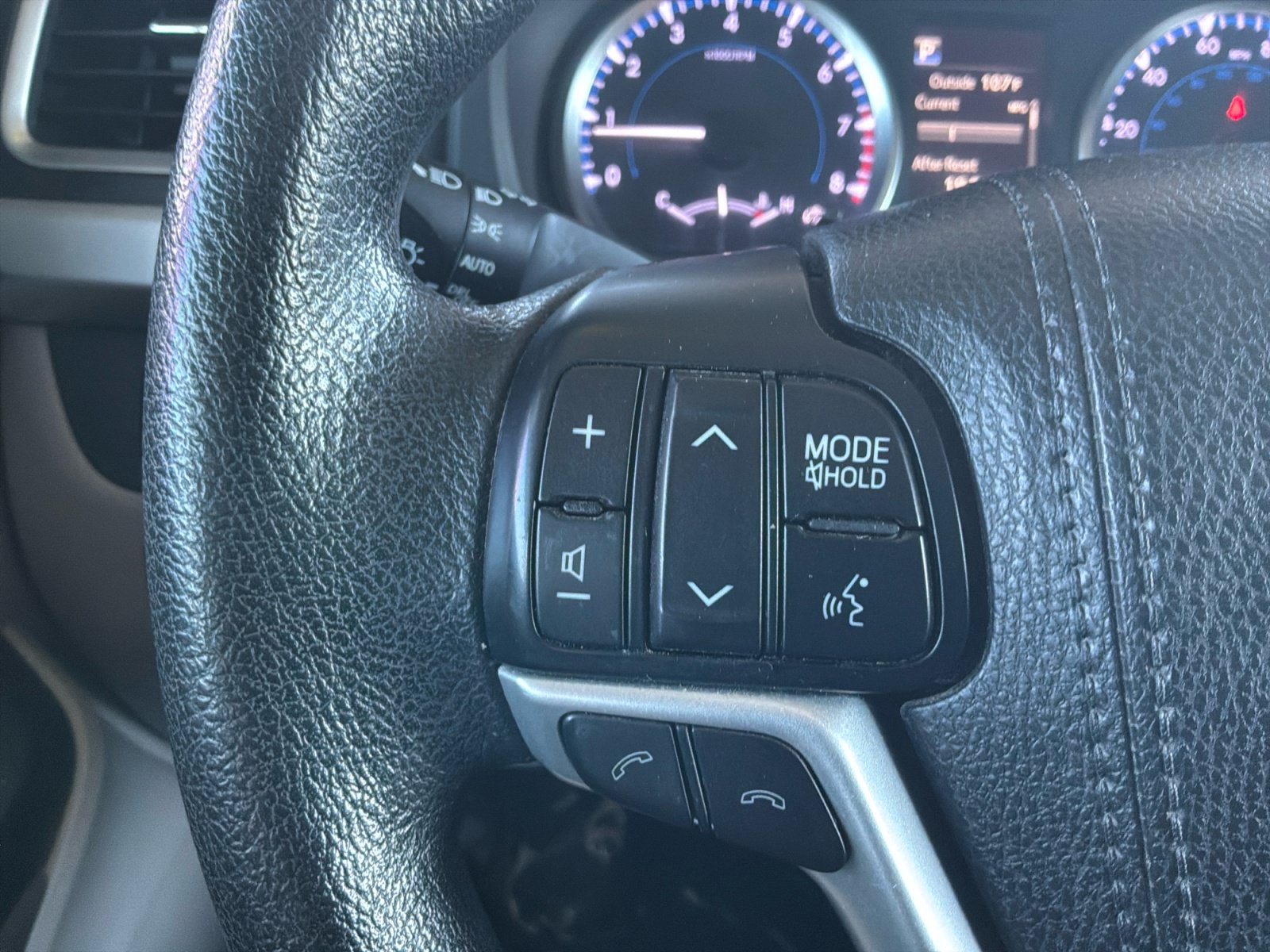 Used 2018 Toyota Highlander LE FWD image 18