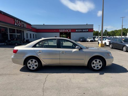Used 2009 Hyundai Sonata GLS FWD image 2