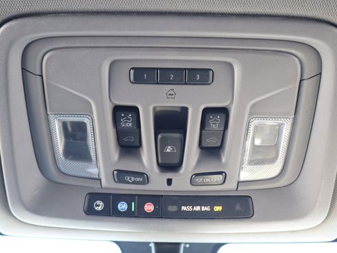 Used 2021 Chevrolet Silverado 2500 LTZ w/ LTZ Convenience Package image 29